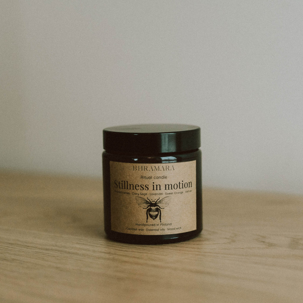 Bhramara doftljus Stillness in Motion